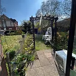 Moebliertes Haus Mit Garten Im Herzen Von *