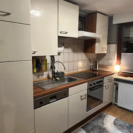 Lejlighed Moebliertes Haus Mit Garten Im Herzen Von