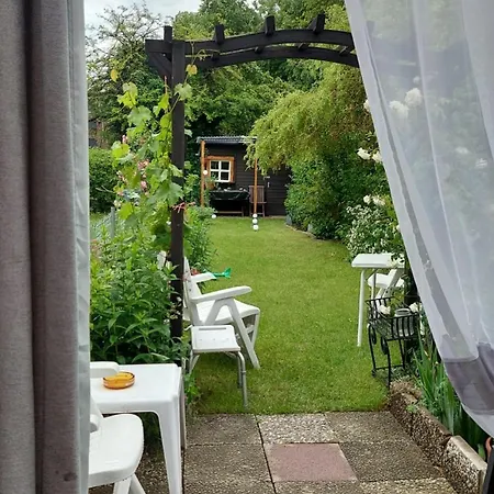 Appartement Moebliertes Haus Mit Garten Im Herzen Von