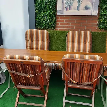 Appartement Moebliertes Haus Mit Garten Im Herzen Von