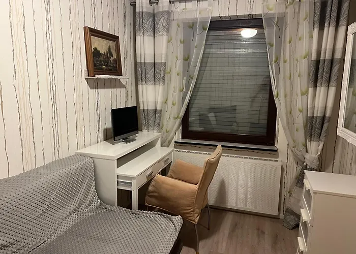 Apartment Moebliertes Haus Mit Garten Im Herzen Von *