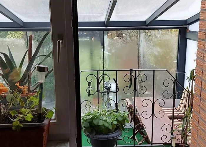 Moebliertes Haus Mit Garten Im Herzen Von Apartment