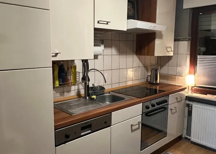 Lejlighed Moebliertes Haus Mit Garten Im Herzen Von