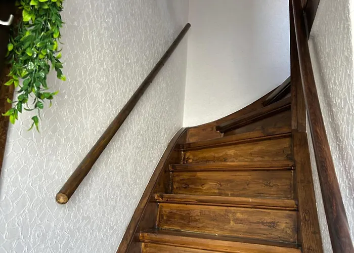 Appartement Moebliertes Haus Mit Garten Im Herzen Von